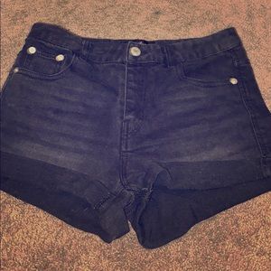 High waisted black shirts